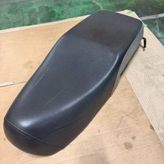 YB125SP 純正シート 少し傷みあり - メルカリ