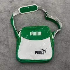 プーマ グリーン/白 エナメル クロスバッグ