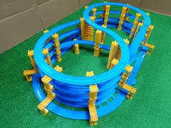 プラレール　ぐるぐる無限ループ ４段タワー・ベーシック レイアウト
