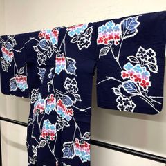 リッチな体型の方におすすめ USED 紺 がく紫陽花ふうの花柄 有松絞り