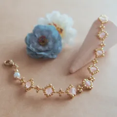 桜色 ピンク チェコガラスビーズのゴールドブレスレット