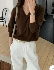 メリノウール Vネックニット