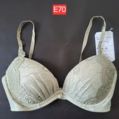 【E70】ブラジャー　ワイヤーブラ　E70　花柄　レース　ソフトカップ　エレガント　ワンポイント　チャーム