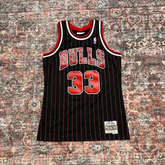 Mitchell & Ness NBA シカゴ・ブルズ #33 スコッティ・ピッペン スウィングマンジャージ ブラック　1995-96シーズンモデル