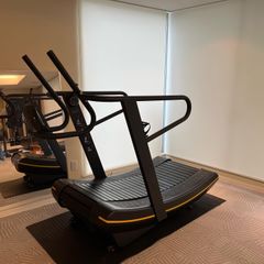 新品】 業務用ランニングマシン 20km/h 最大傾斜20% ノーブランド 