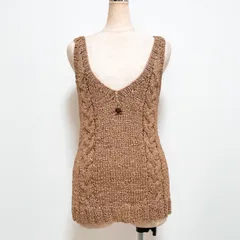 【新品同様】アルバローザ　ホワイト　ロゴ刺繍　トップス　タンクトップ アルバローザ】ALBA ROSA 刺繍タンクトップ ホワイト - メルカリ