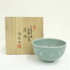 金浩龍（号：得如）造　高麗青磁雲鶴象嵌茶碗（共箱）  茶道 抹茶 おしゃれ 抹茶茶碗 抹茶碗 和食器 レトロ 茶器 骨董 茶わん 茶会 茶の湯 1月 冬