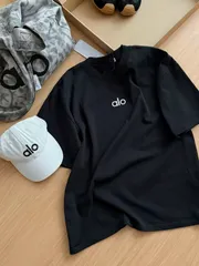 新品 ALO（アロ）春夏新作 レタープリント半袖Tシャツ レディース オーバーサイズ デザイナーズ 個性的 おしゃれ カジュアルトップス