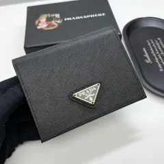 プラダ ブラック&ゴールド 二つ折り財布 ユニセックス 購入