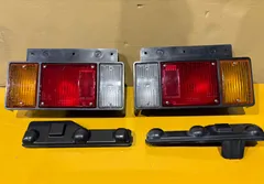 （純正）いすゞテールランプ3連左右SET/小糸製作所/小型/エルフ/リアコンビネーションランプ/トラック/適格請求書/法人様歓迎のサムネイル
