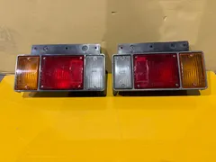 （純正）いすゞテールランプ3連左右SET/小糸製作所/小型/エルフ/リアコンビネーションランプ/トラック/領収書/法人様歓迎のサムネイル