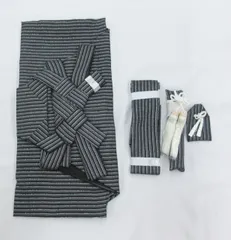 限定品 /未使用品なのにこの価格/七五三 男の子用袴(小物付き) 5歳 未使用品 黒×グレー系 シマ ラメ入り お祝い 753 記念日 和装でイケてる c6791