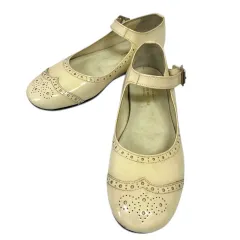 トリココムデギャルソン tricot COMME des GARCONS パンプス バレエシューズ エナメル ストラップ ラウンドトゥ フラット シルバー金具 メダリオン ウィングチップ 23 白 ホワイトのサムネイル