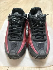 ナイキ ショックス R4 ブラック チーム レッド 230