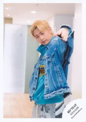 【中古】生写真(STARTO) KEY TO LIT/猪狩蒼弥/膝上/プロフィール写真撮影オフショット2025/公式生写真