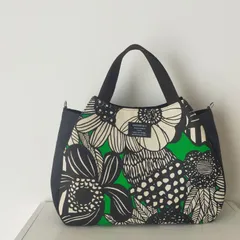 ハンドメイド　トートバッグ　ミニトート　お散歩バッグ　バルーンバッグ　ショルダーバッグにもなるよ　北欧　大きな花柄　グリーン　緑　おしゃれ　可愛い　使いやすいサイズ