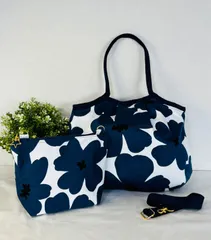 【裁縫ストア・ボヌール】大人かわいい　北欧風　上品な大花柄　ツイルアネモネガーデンネイビー　トートバッグ　グラニーバッグ　ポーチ(大きめ)　ショルダーバッグ　サコッシュ　ショルダーストラップ付き  ハンドメイド/ №500-816