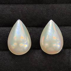 K18 オパール ピアス 1.12ct 0.93ct - メルカリ
