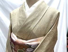 単衣 色無地（薄黄ベージュ無地）裄65,5 背紋なし お手入済 正絹美品