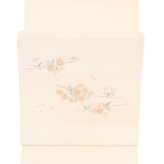 唐花と七宝文様の施された金駒刺繍が上品で美しいシンプルな意匠の未 