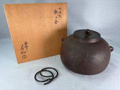 Ｗ１３３　茶釜　『竹地紋　筒釜』『釜師　角谷莎村』『鉄釜』　共箱　茶道具 釜師 角谷莎村 竹地紋 甑口釜 共箱 - メルカリ