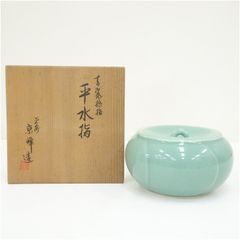 中国美術 青磁 刻草紋 蓋物 台付(P164) - メルカリ