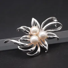 V382 本真珠 6.6mm3珠 パール SILVER刻印 ブローチ デザイン シルバー コサージュ 6月誕生石
