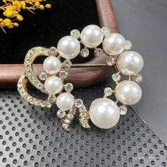 パール ブローチ ゴールド リボン ラインストーン 上品 フォーマル セレモニー 卒業式 入学式 結婚式 ジャケット スーツ 華やか 大人かわいい【普通郵便】