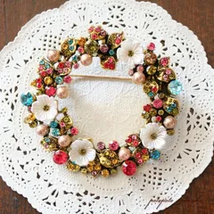 リース ブローチ イエローフラワー B ピンバッジ フラワーリース パーティー ディスプレイ　花  ピンズ バッジ 小物  雑貨  パタパタ民族