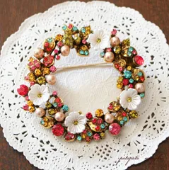 リース ブローチ イエローフラワー C ピンバッジ フラワーリース パーティー ディスプレイ　花  ピンズ バッジ 小物  雑貨  パタパタ民族