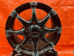 ランクル200にて使用 B-MUD K 18インチスタッドレス 235/60R18 バリ溝 