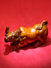越南芽庄黒油沈香 精雕諸葛亮立像 21×3×4cm 220g（6233-1/3） - メルカリ