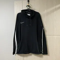 ナイキドライフィットフーディー