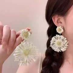 ピアス フラワー 大ぶり レディース 花 イヤリング 韓国風 ホワイト 揺れる 上品 可愛い ガーリー デート お出かけ 春 夏 アクセサリー