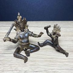 インド　鋳物　置物　びくを持つ人 インド 鋳物 置物 びくを持つ人 - メルカリ