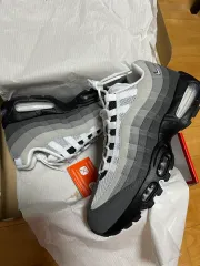 ナイキ エアマックス 95og ブラック 白