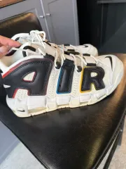 ナイキ エア モア アップテンポ 白黒 マルチカラー