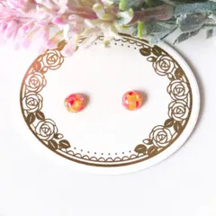 no.554　シンプル　カラフル　花びらの小さいピアス　イヤリング　ハンドメイド