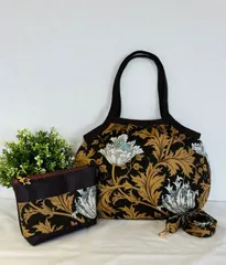 【裁縫ストア・ボヌール】大人かわいい　英国風　ウィリアムモリス　モダファブリック　アネモネ柄　ダークブラウン　トートバッグ　グラニーバッグ　ポーチ　ショルダーバッグ　サコッシュ　ショルダーストラップ付き ハンドメイド　C / №500-817