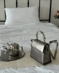 (正規品) サルヴァトーレ・フェラガモ シルバー チェーン ショルダーバッグ＆トートバッグ