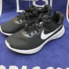 ナイキ レボリューション6 白黒スニーカー 235mm