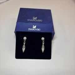 (b) スワロフスキー SWAROVSKI クリスタルドロップ ピアス /1004
