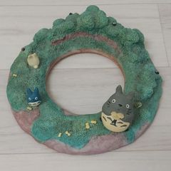 2009年 魔女の宅急便 カレンダー、ジジのフラワーリース フォト