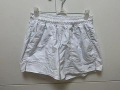 Alo Yoga ショートパンツ XSサイズ - メルカリ