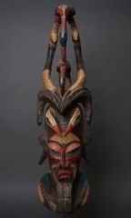 アフリカ モダンで大きい角 マスク 秘境 呪術 彫刻 面 - メルカリ