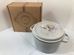 新品】ミトン付き STAUB グランドココット 24cm カンパーニュ - メルカリ