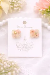 かすみ草入り🌼🫧クローバーのお花耳飾り(orange)