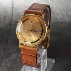 希少 稼動品 LOBOR ロバー 腕時計 ゴールド3272Mデイデイト 曜日 日付 カレンダー クォーツ メンズ 紳士ウォッチ レザーベルト 本革型押し クラシック ヴィンテージアンティーク金文字盤ドレスウォッチ ビジネス スーツ フォーマル お洒落 ブランドのサムネイル