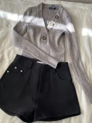 外国姉コーデセット / FOREVER 21 フォーエバー トゥエンティーワン ボタンセーター + タイトスラックスパンツ