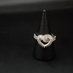 美品 SWAROVSKI スワロフスキー Matrixリング 指輪 クリスタル バゲットカット ハートモチーフ シルバーカラー サイズ58 約17号 大きめ 上品 きらきら 豪華 高級感 可愛い 輝き フェミニン エレガント 華やか ギフト プレゼント 贈り物
